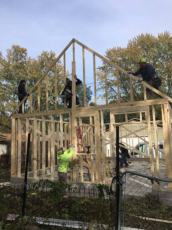 Sussel workers building Puppet Nest