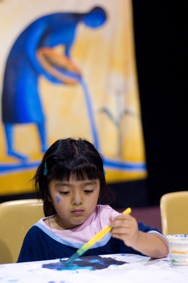 Making thank you paintings during “Decorate the Well in Gratitude”